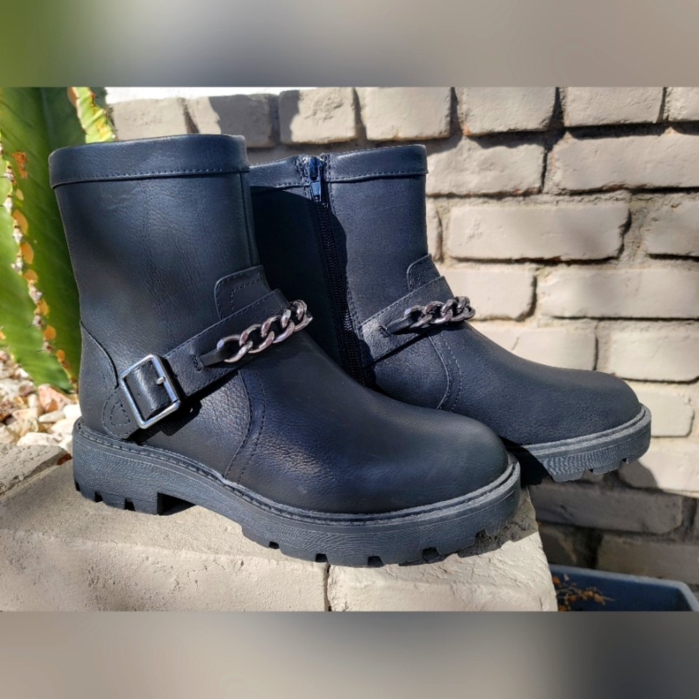 Black Combat Boots with Chain (7)